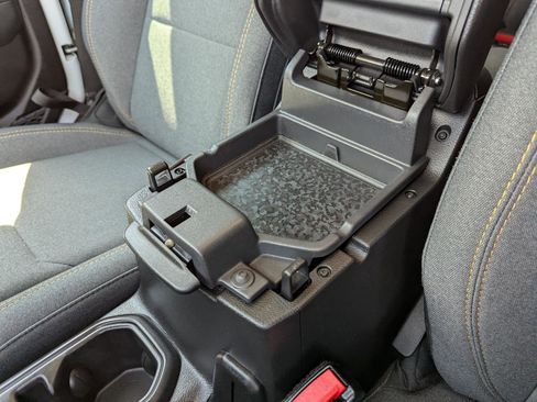 Used 2024 Jeep Wrangler Sport AWD/4WD image 27