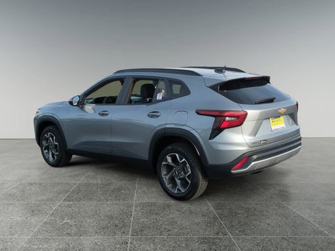 Used 2024 Chevrolet Trax LT image 3