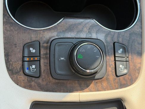 Used 2020 GMC Acadia Denali w/ Technology Package AWD/4WD image 23