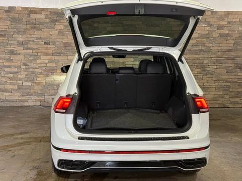 Used 2024 Volkswagen Tiguan SE R-Line image 8