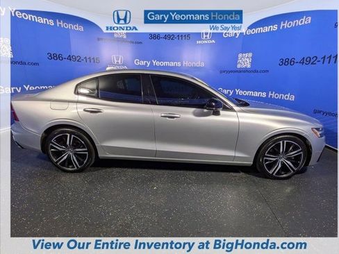 Used 2022 Volvo S60 B5 R-Design w/ Advanced Package image 3