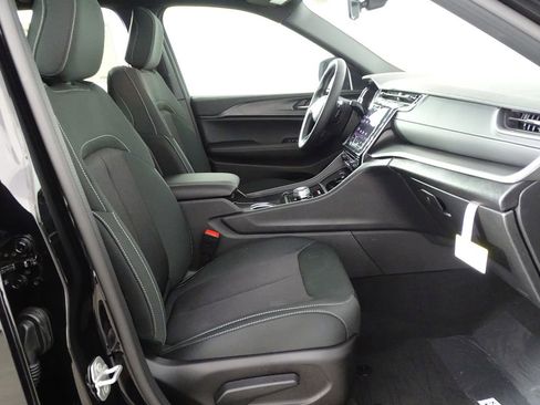 New 2025 Jeep Grand Cherokee Laredo X image 14