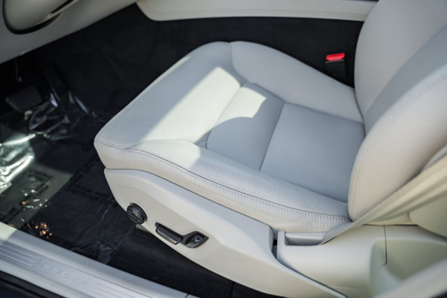 Certified 2024 Volvo XC60 B5 Plus AWD/4WD image 27