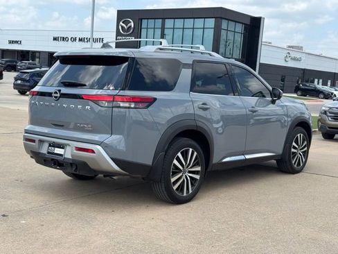 Used 2025 Nissan Pathfinder Platinum image 6