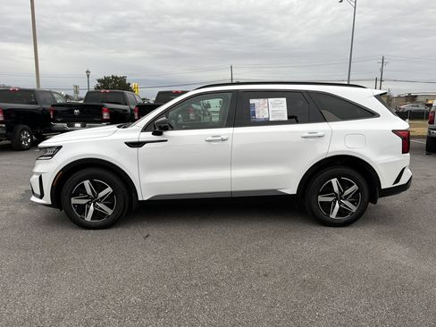Used 2023 Kia Sorento S w/ Panoramic Sunroof Package image 9