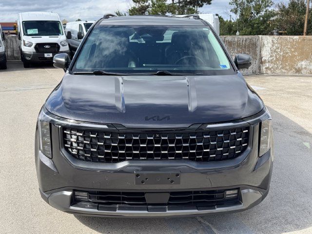 Used 2025 Kia Carnival SX w/ SX Dark Edition Package FWD image 2