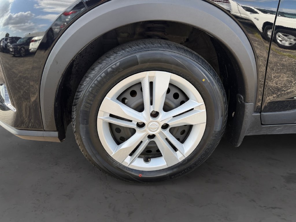 Used 2024 Nissan Kicks S FWD image 15