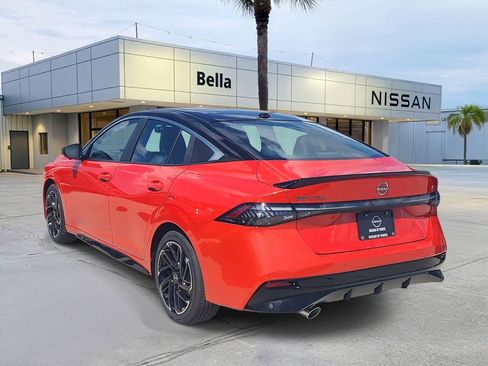 New 2026 Nissan Sentra SR w/ SR Premium Package FWD image 2