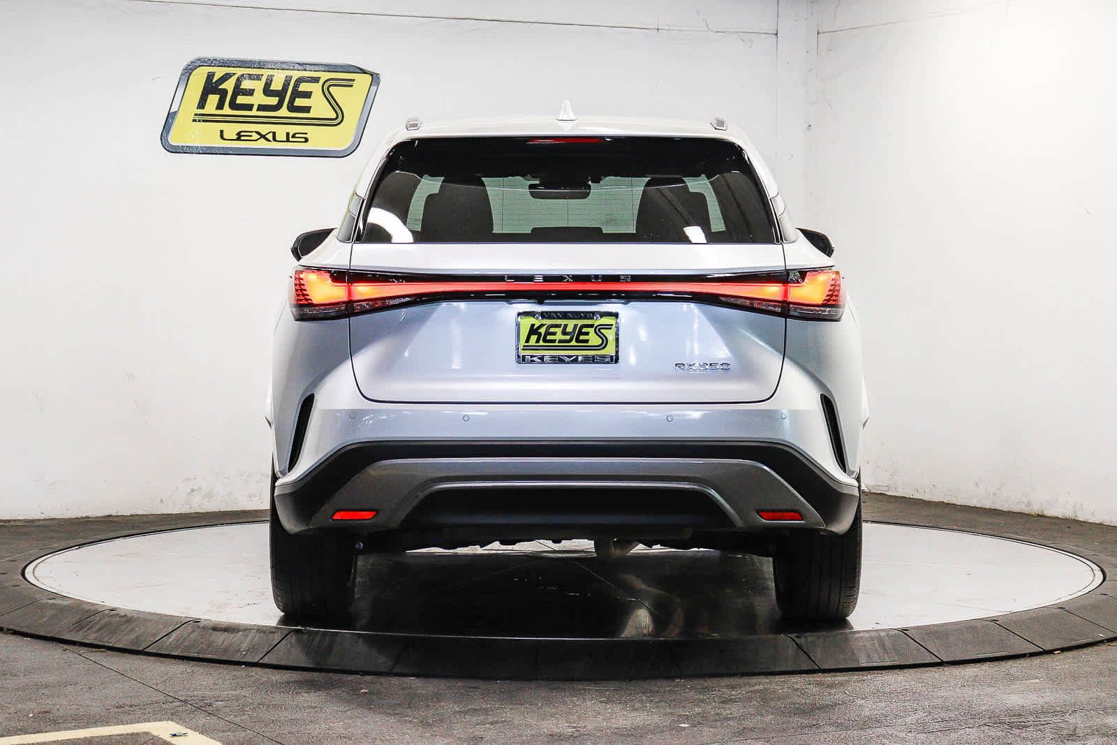 Used 2025 Lexus RX 350 Premium w/ Convenience Package FWD image 3
