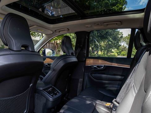 Used 2025 Volvo XC90 B6 Plus image 23