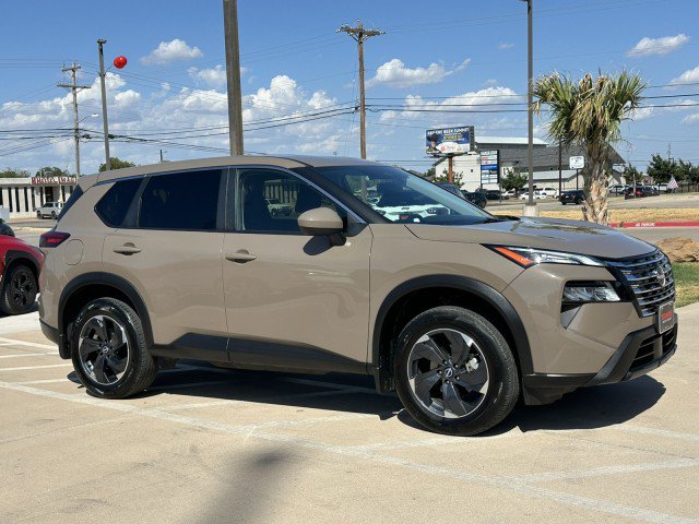 Used 2025 Nissan Rogue SV FWD image 4