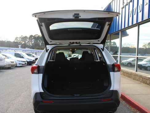 Used 2021 Toyota RAV4 XLE AWD/4WD image 16