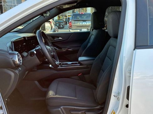 Used 2025 Chevrolet Equinox LT image 25