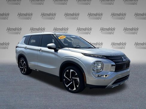 Used 2023 Mitsubishi Outlander SE AWD/4WD image 2