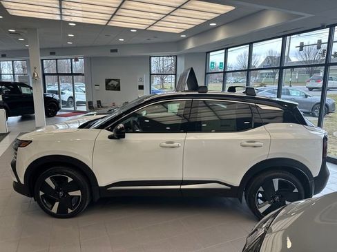 New 2026 Nissan Kicks SR w/ Cold Weather Package AWD/4WD image 3