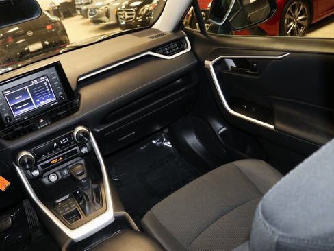 Used 2021 Toyota RAV4 LE image 17