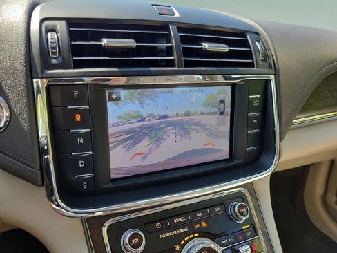 Used 2017 Lincoln Continental Select FWD image 7