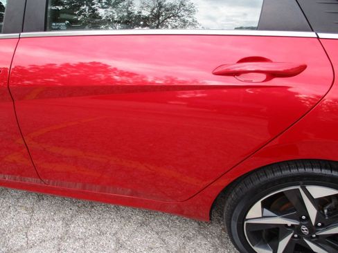 Used 2021 Hyundai Elantra SEL w/ Convenience + Premium Package FWD image 15