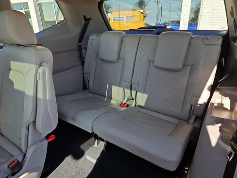 New 2026 Volkswagen Atlas SE image 9