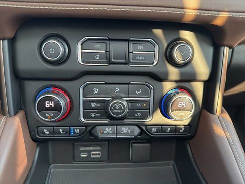 Used 2021 Chevrolet Tahoe High Country AWD/4WD image 32