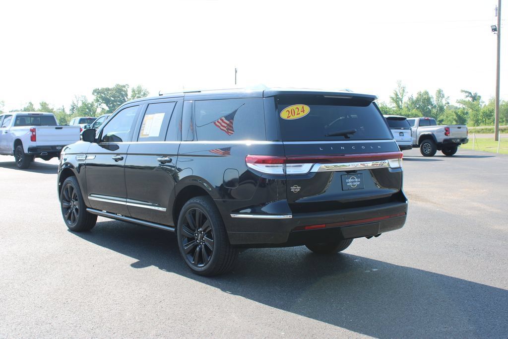 Used 2024 Lincoln Navigator L Reserve AWD/4WD image 7