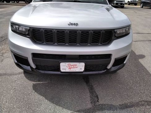 Used 2024 Jeep Grand Cherokee L Limited w/ Black Appearance Package image 14