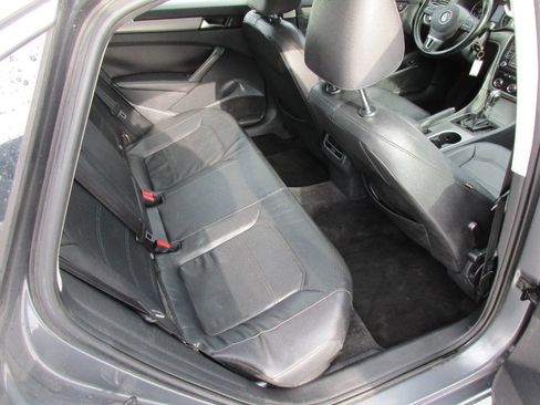 Used 2014 Volkswagen Passat TDI SE image 7