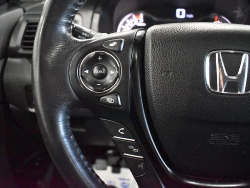 Used 2017 Honda Pilot Touring image 18