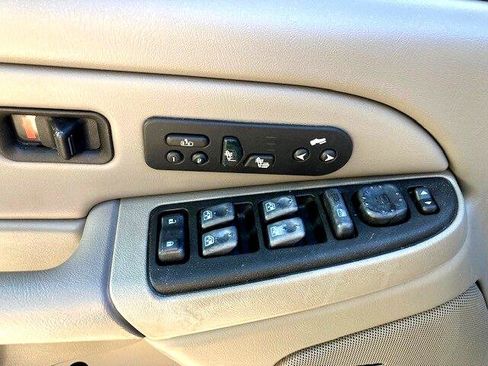 Used 2004 GMC Yukon XL SLT w/ Preferred Equipment Group image 13