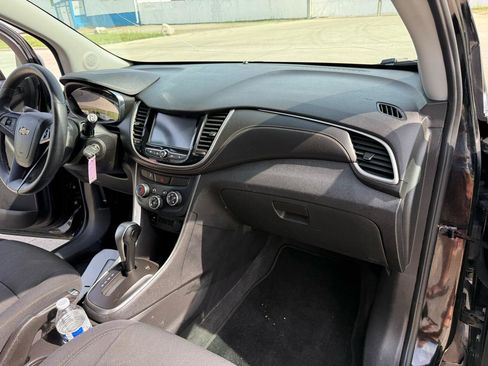 Used 2017 Chevrolet Trax LT FWD image 25
