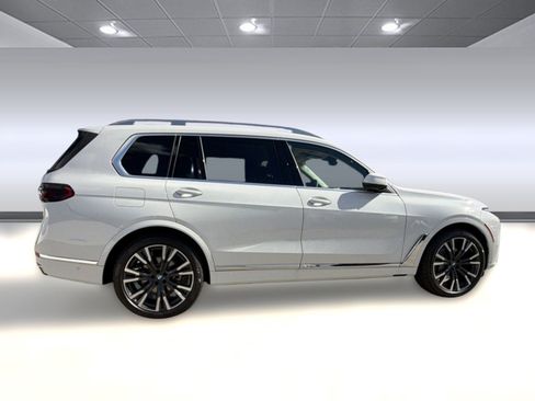 Used 2026 BMW X7 xDrive40i AWD/4WD image 8