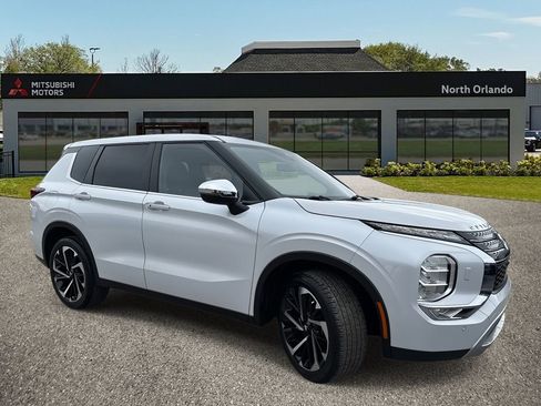 Used 2022 Mitsubishi Outlander SE image 7