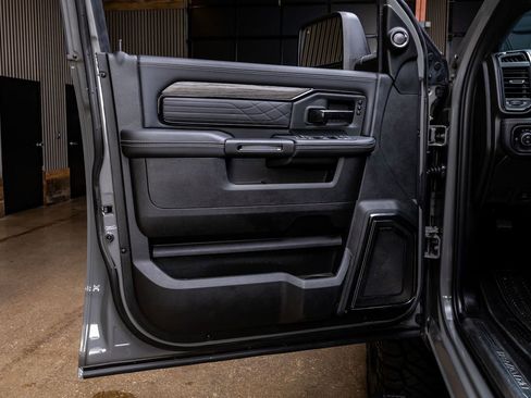 Used 2025 RAM 3500 Limited AWD/4WD image 37