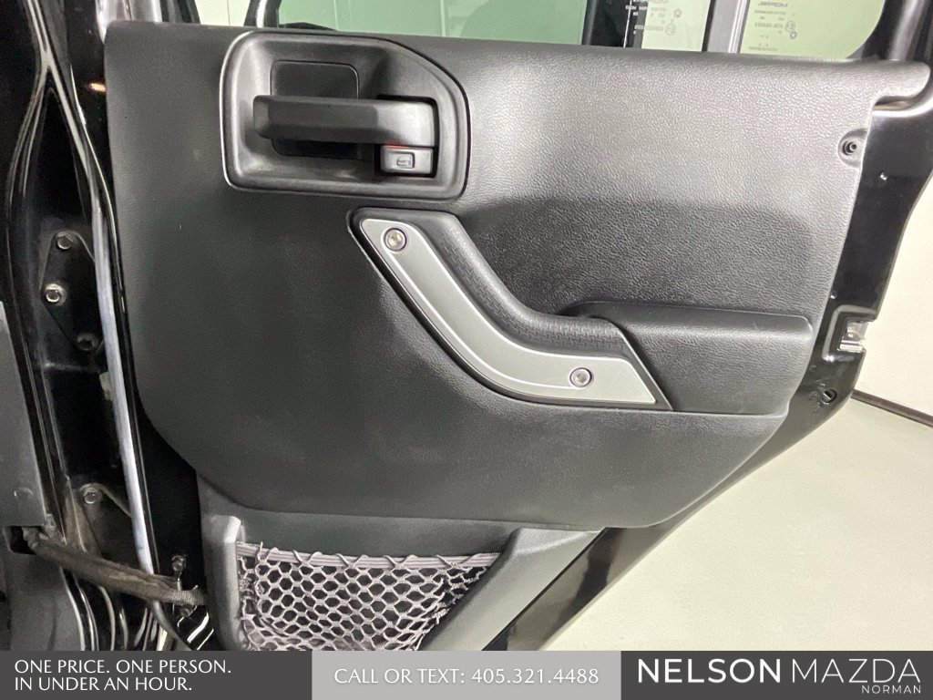 Used 2017 Jeep Wrangler Unlimited Rubicon AWD/4WD image 22