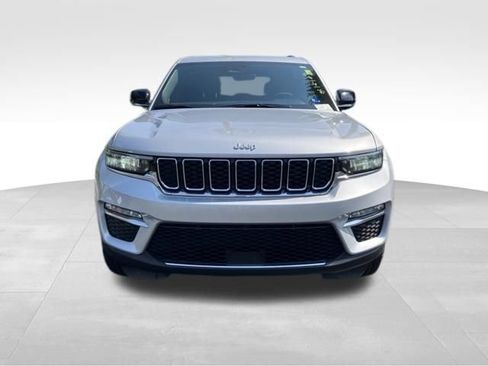 Used 2025 Jeep Grand Cherokee Limited AWD/4WD image 3