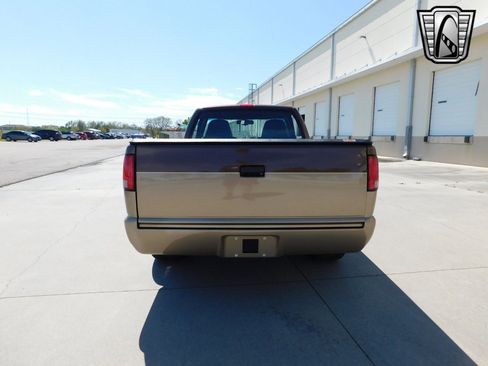 Used 2000 Chevrolet S10 Pickup LS w/ Preferred Equipment Group image 4