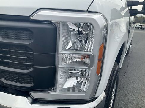 New 2026 Ford F250 XL AWD/4WD image 9