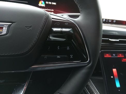 Used 2025 Cadillac Escalade V w/ LPO, ONYX Package image 22