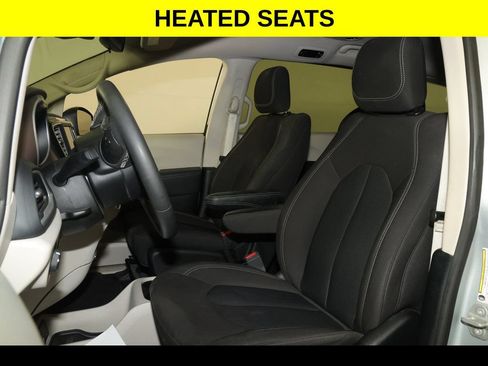 Used 2023 Chrysler Voyager LX FWD image 3
