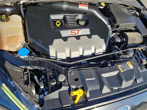 Used 2017 Ford Focus ST w/ Equipment Group 402A image 15