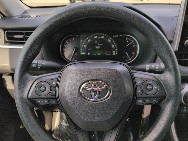 Certified 2025 Toyota RAV4 LE FWD image 27