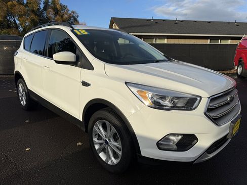 Used 2018 Ford Escape SE image 1
