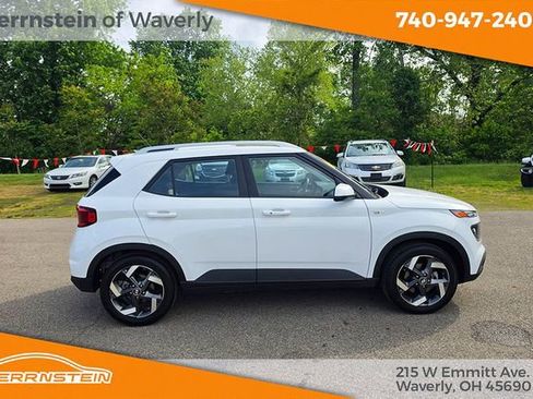 Used 2025 Hyundai Venue SEL FWD image 28