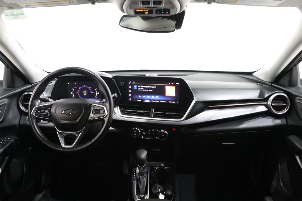Used 2025 Chevrolet Trax ACTIV w/ Sunroof Package FWD image 12