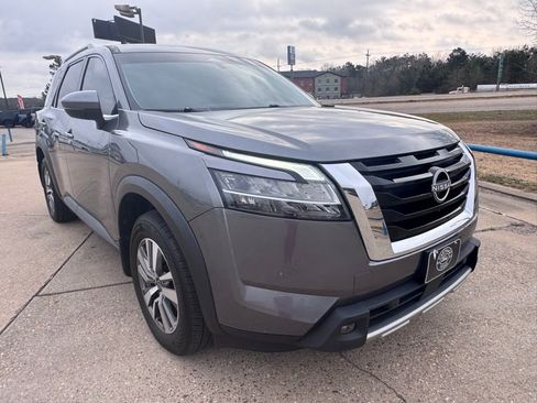 Used 2023 Nissan Pathfinder SL w/ Lighting Package (N92) image 8