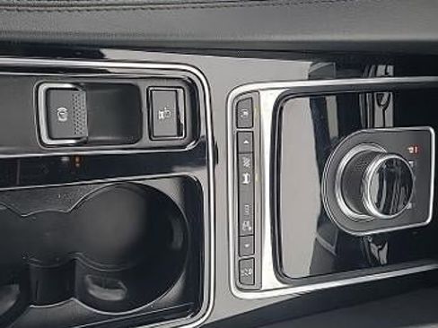 Used 2017 Jaguar F-PACE First Edition image 15