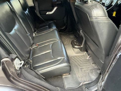 Used 2014 Jeep Wrangler Unlimited Sahara image 17
