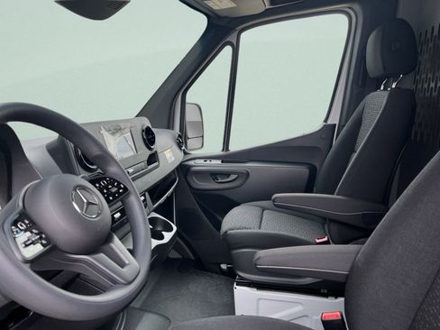 Certified 2024 Mercedes-Benz Sprinter 2500 image 25