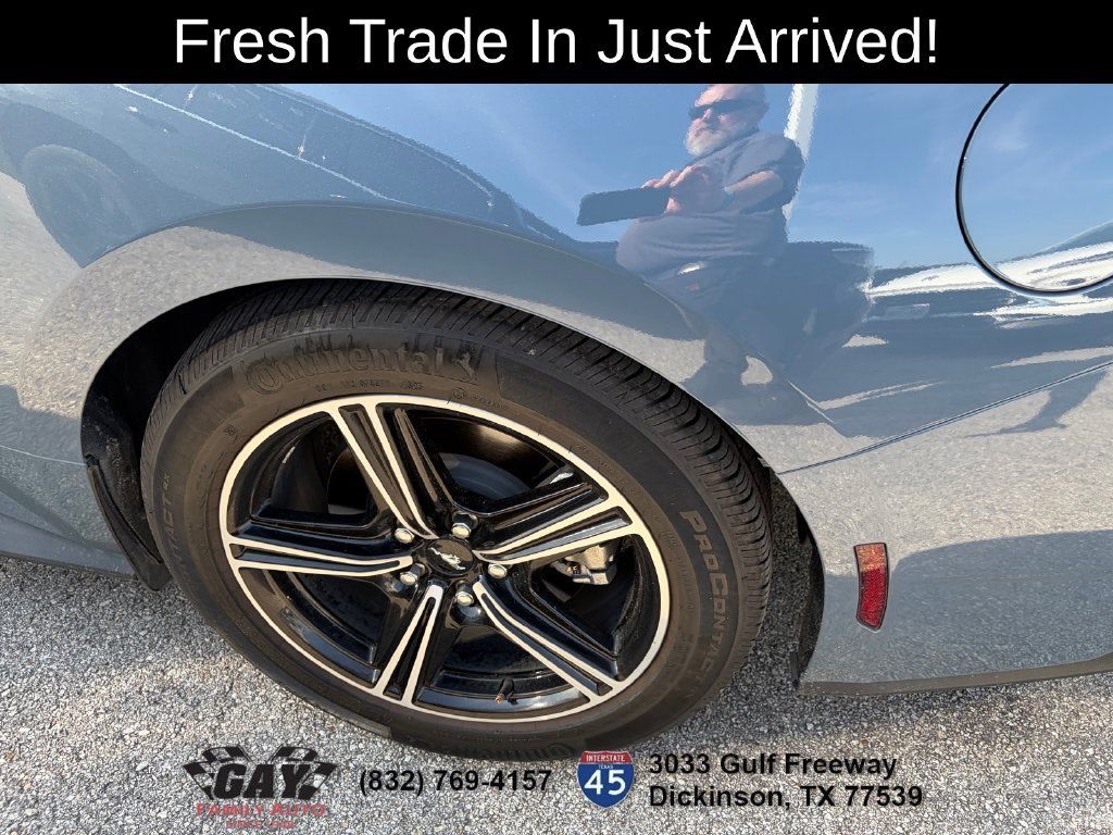 Used 2025 Ford Mustang Coupe RWD image 11