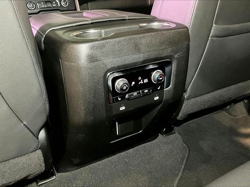 Used 2024 Chevrolet Suburban LT w/ Luxury Package AWD/4WD image 10